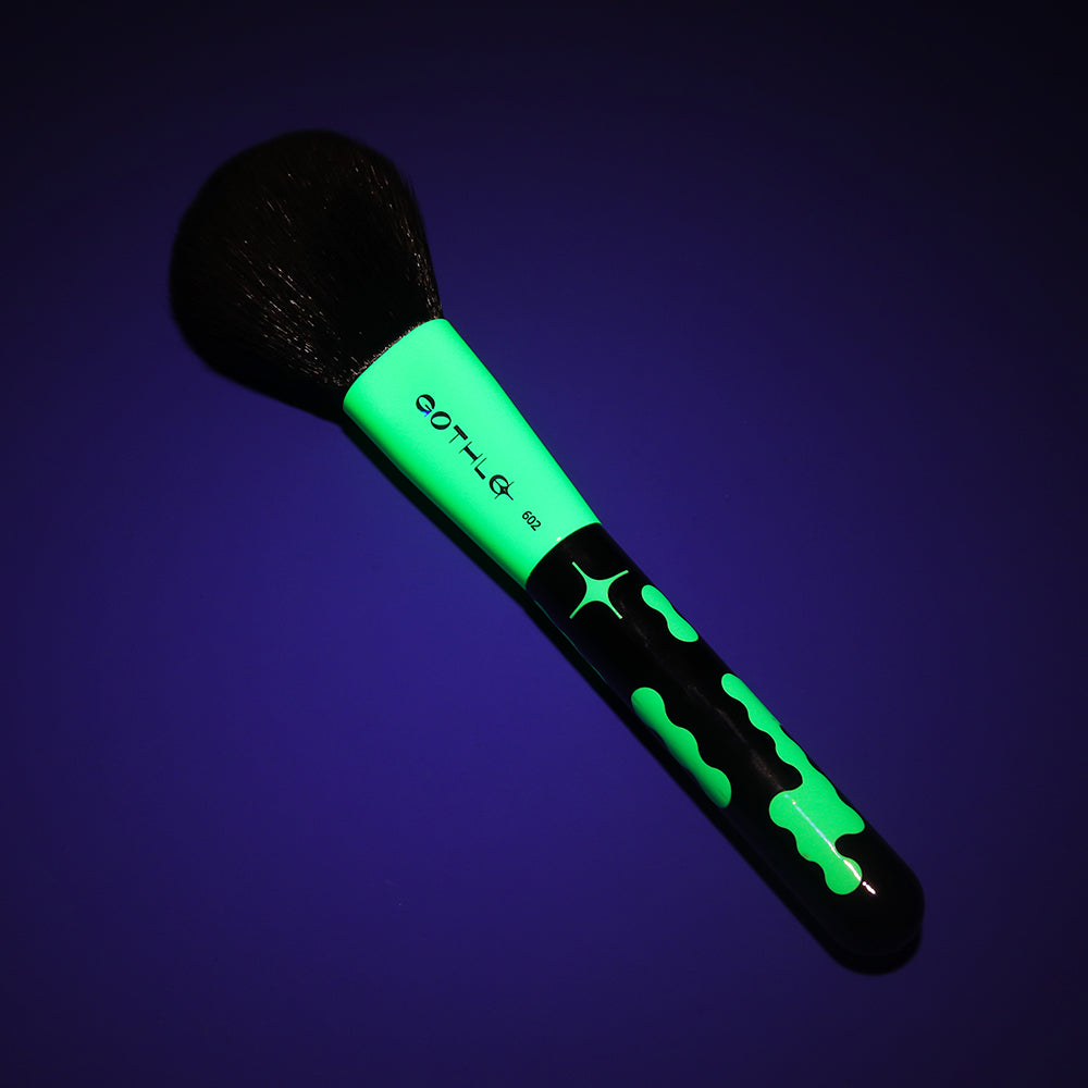 makeup brush highlighter